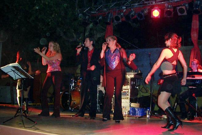 Mariachis de Barcelona con Cantante